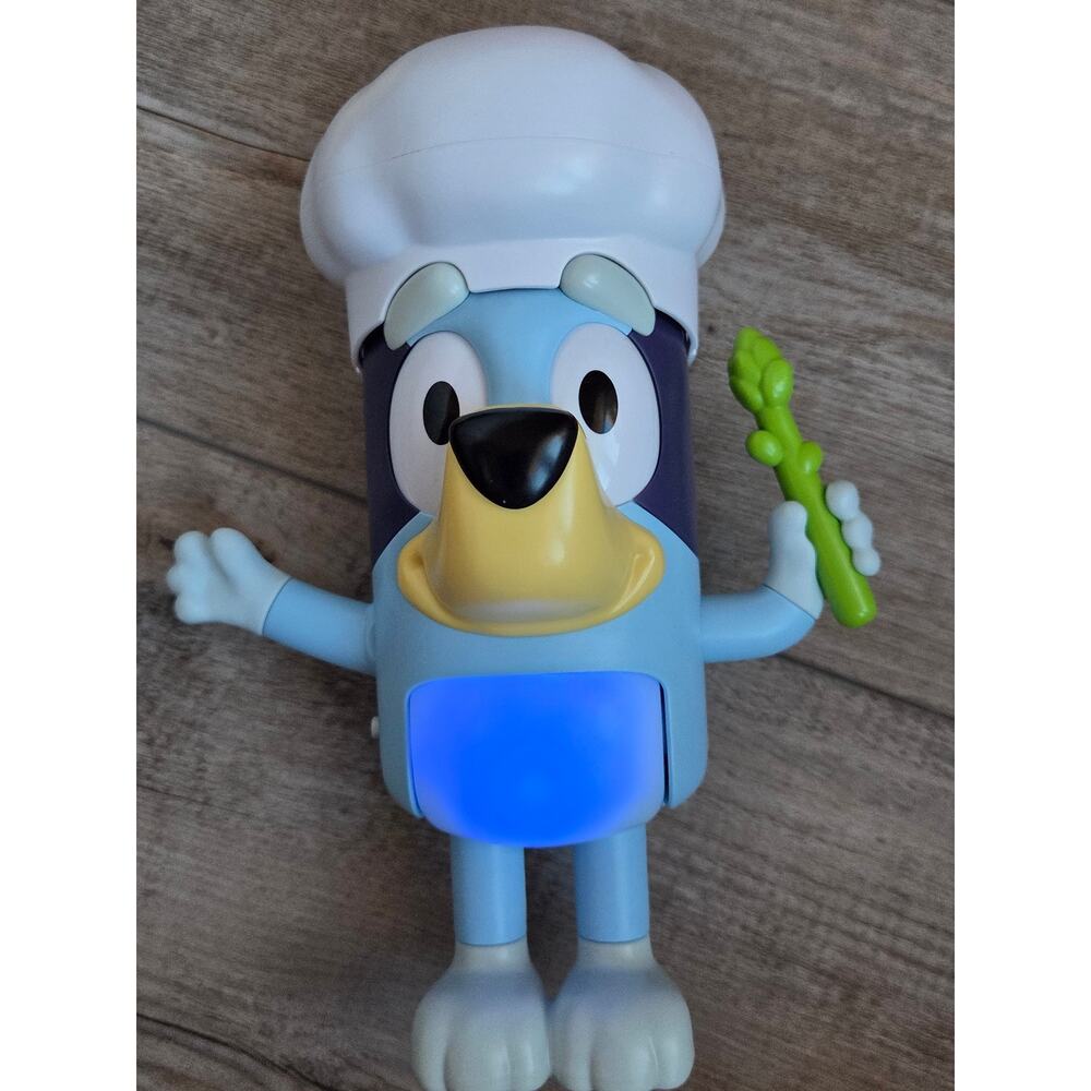 VTech Bluey Dress Up & Learn Interactive Figure - 10 Accessories- Lights & Sound - Picture 6 of 7